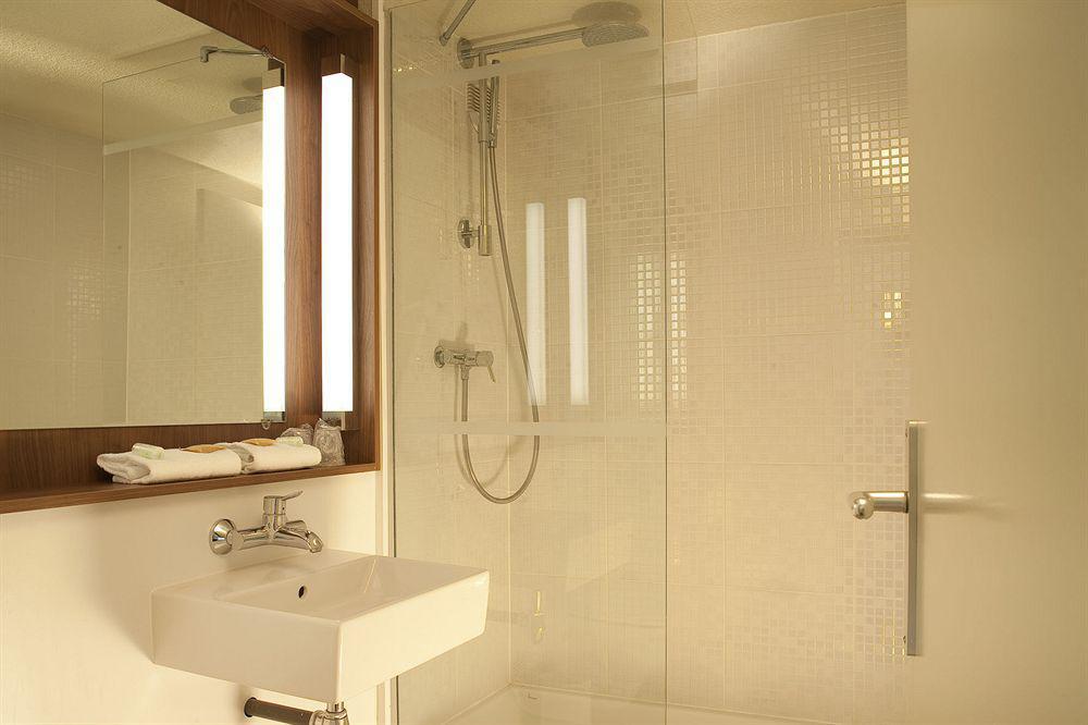 Hotel Campanile Nature Les Ulis 3*